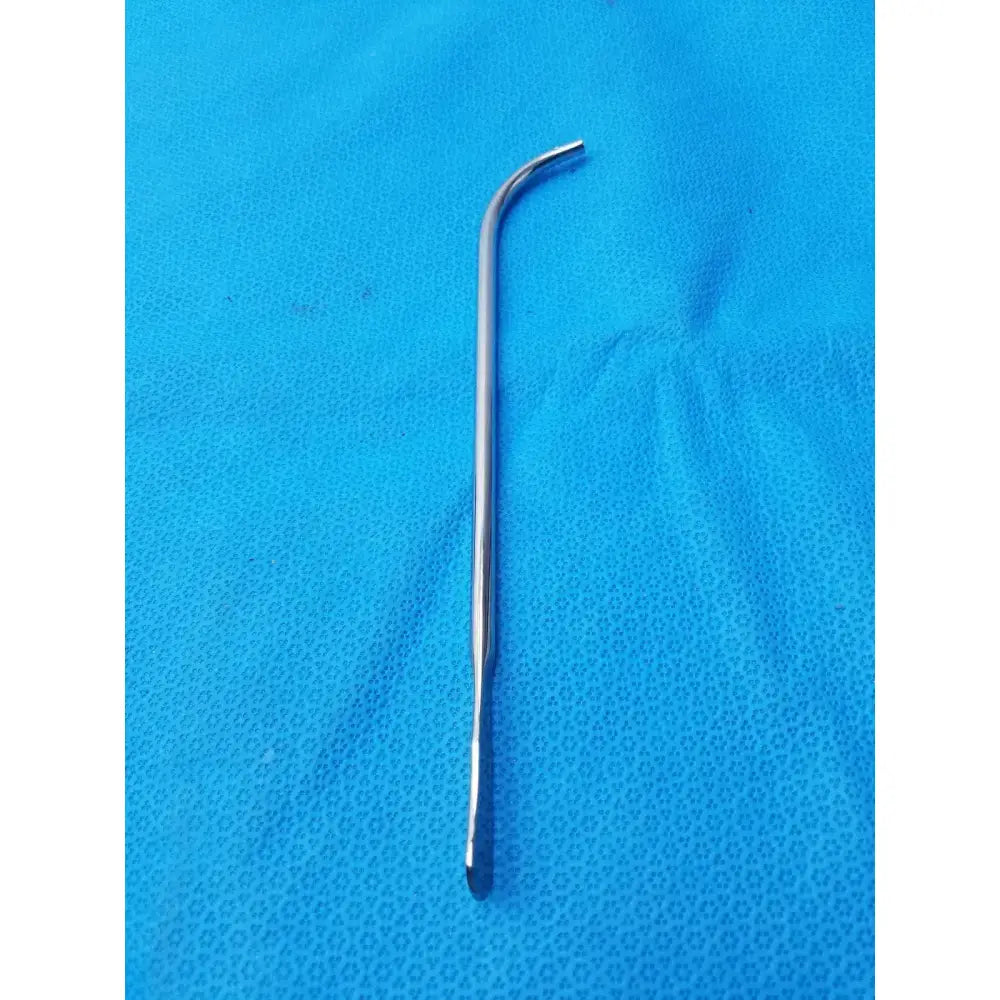 V. Mueller XFAT05 GUB100 Stainless Steel Curved Surgical Instrument Surgical Instrument, second-hand product photo 3