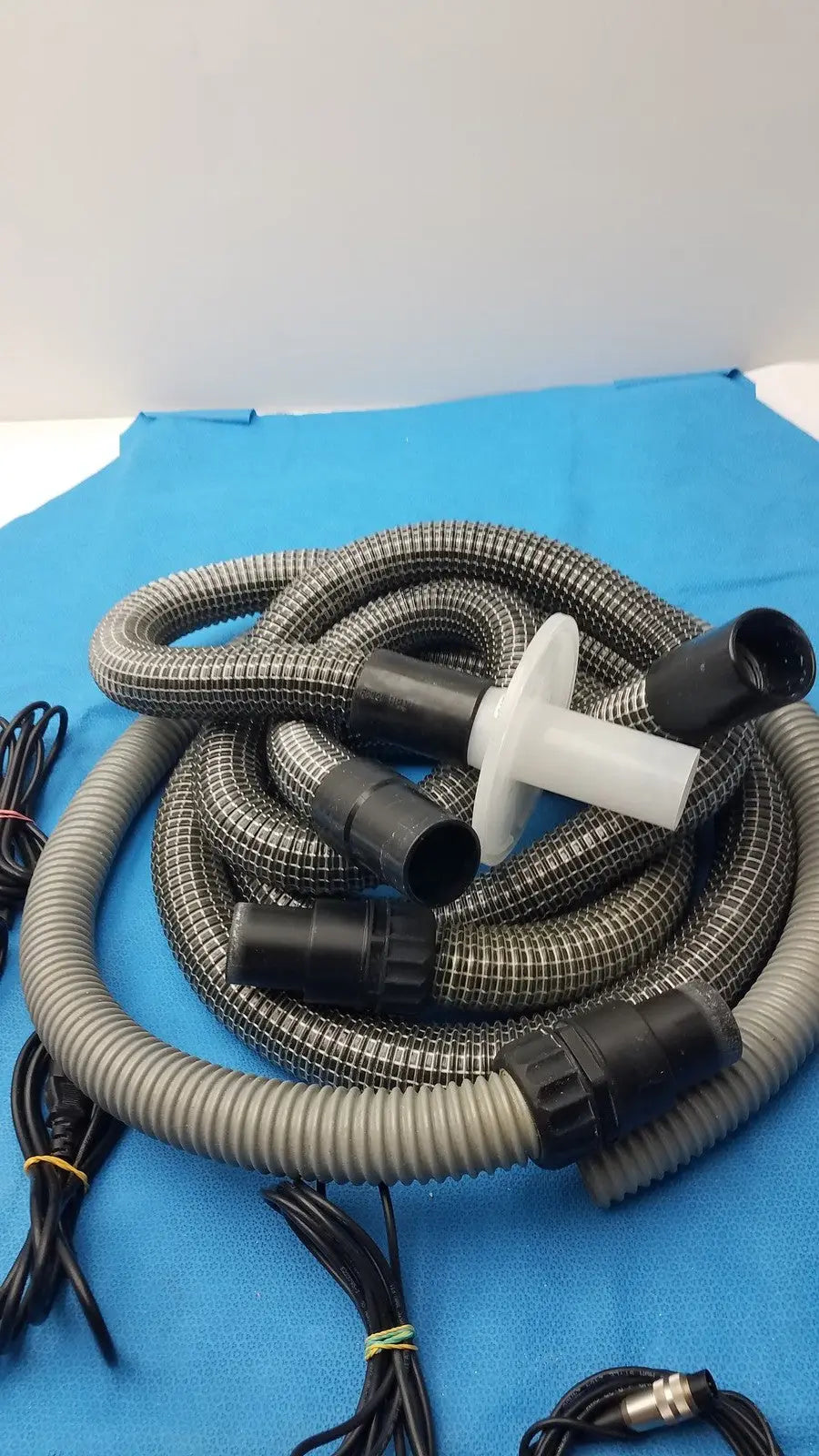 Generic Vacuum Cleaner Hose Tool – Carpet & Floor Cleaning Accessory, Preowned Vacuum Cleaner Accessory, second-hand product photo 2