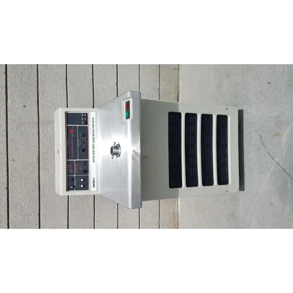 Varian Vacuum Leak Detector with Turbo Pump – Used Vacuum Leak Detector, second-hand product photo 1