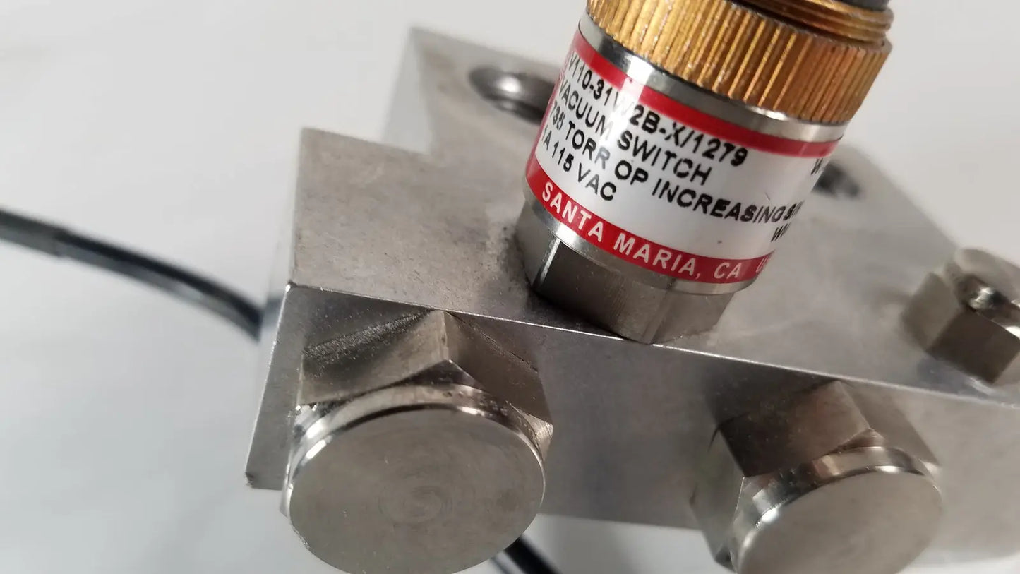 Generic Vacuum Switch 735 Torr OP Increasing V110,31W2B-X/1279 With Base Vacuum Switch, second-hand product photo 2