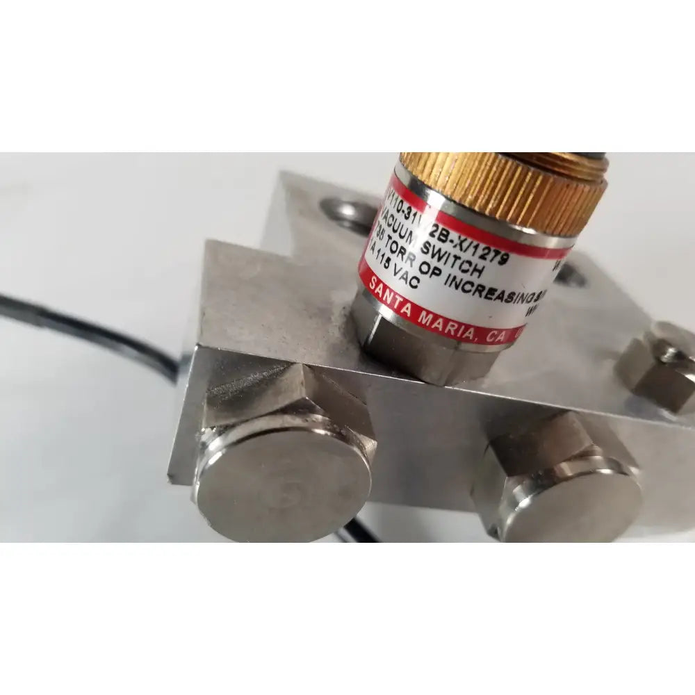 Generic Vacuum Switch 735 Torr OP Increasing V110,31W2B-X/1279 With Base Vacuum Switch, second-hand product photo 2