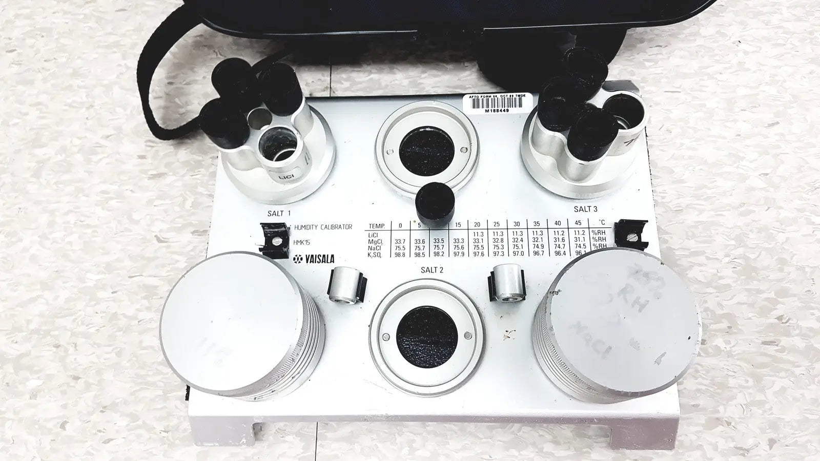 Reuse Medical Vaisala HMK15 Humidity Calibrator for Probes and Transmitters Medical Cables & Cords, second-hand product photo 1