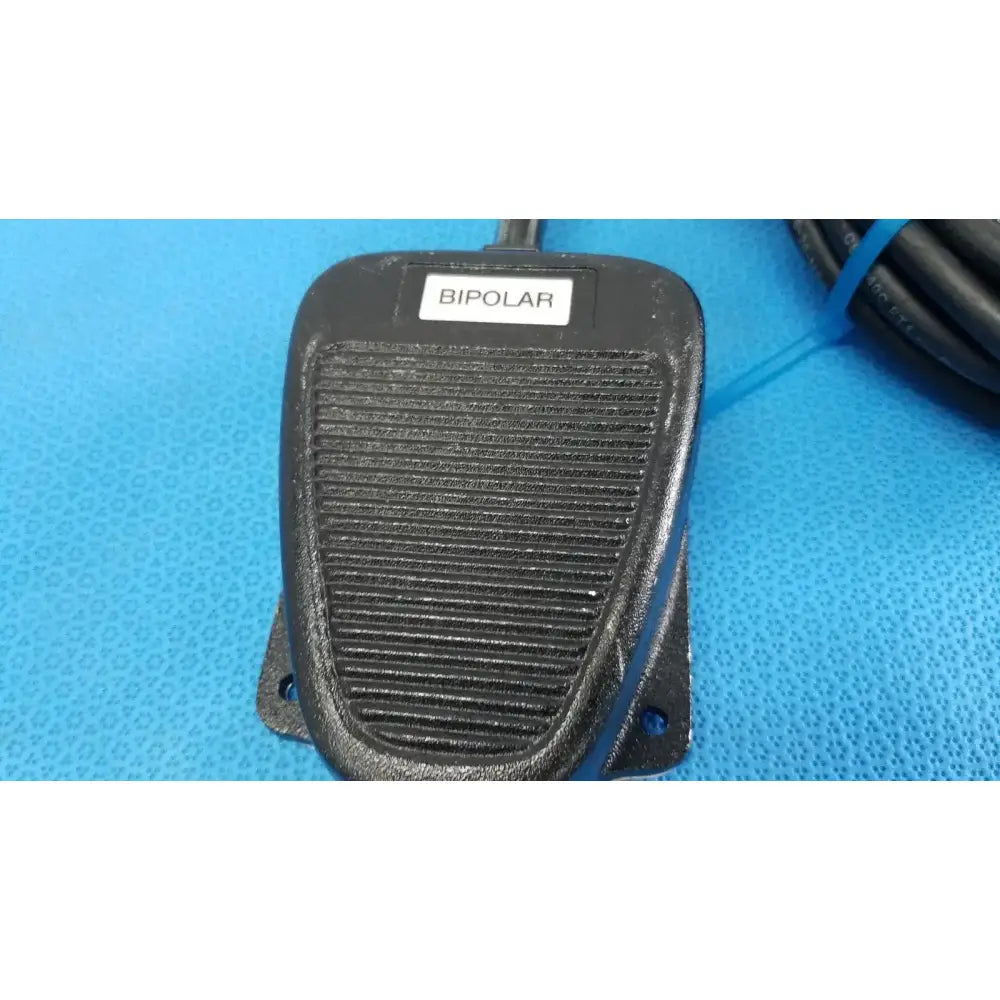 Valleylab E6009 Bipolar Footswitch Foot Pedal IPX8 Long Cable 3-Pin Bipolar Footswitch, second-hand product photo 2