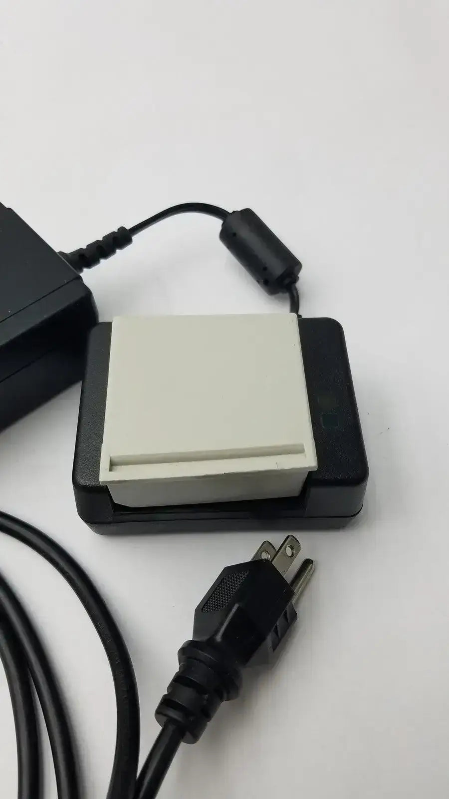 Verathon BladderScan BVI 3000 Battery 0400-0039 & Battery Charger 0400-0036 Medical Equipment Accessory, second-hand product photo 4