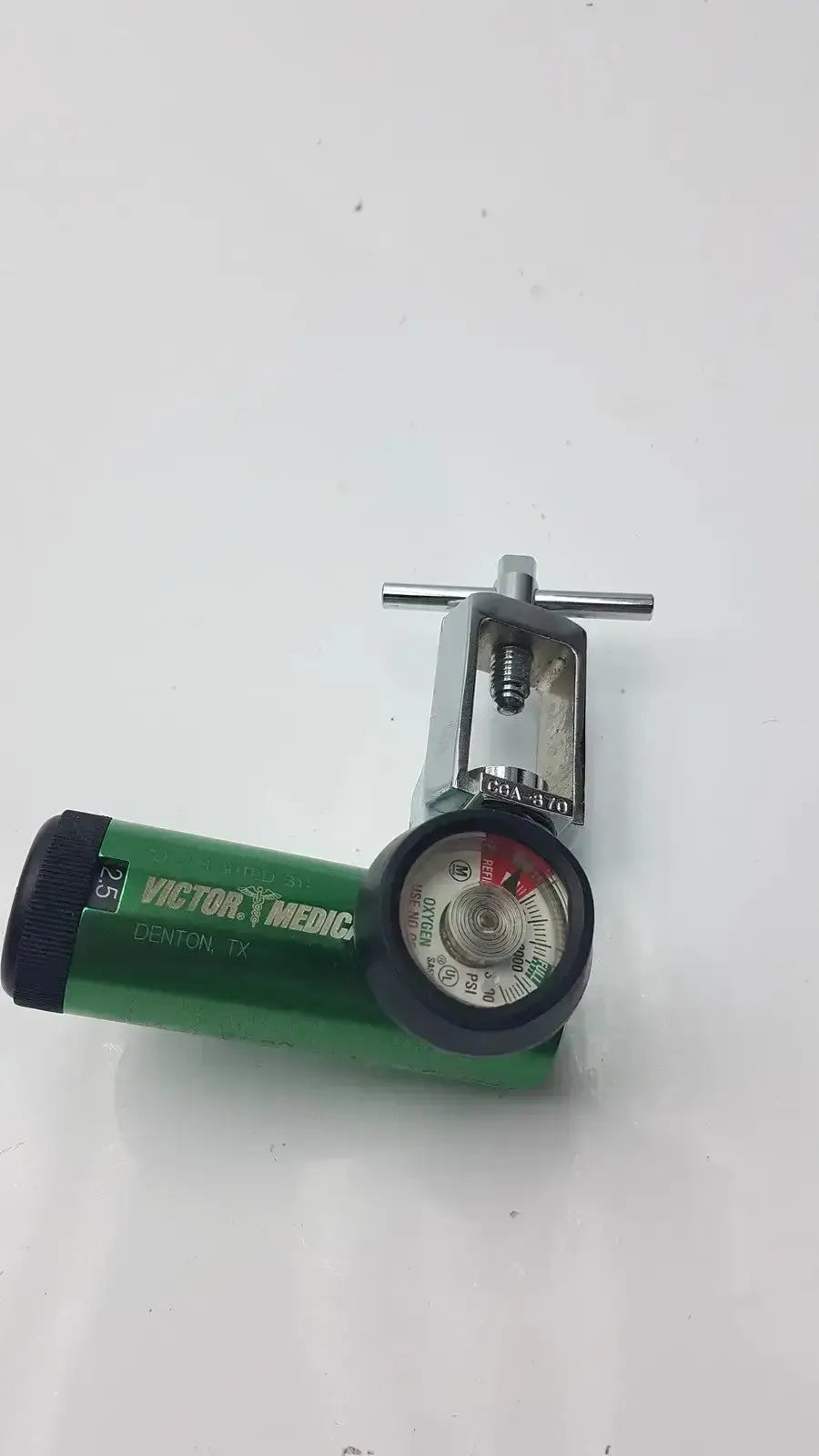 Victor Medical Air Pressure Regulator CGA 870, Model FS II 8Y Medical Gas Regulator, second-hand product photo 1