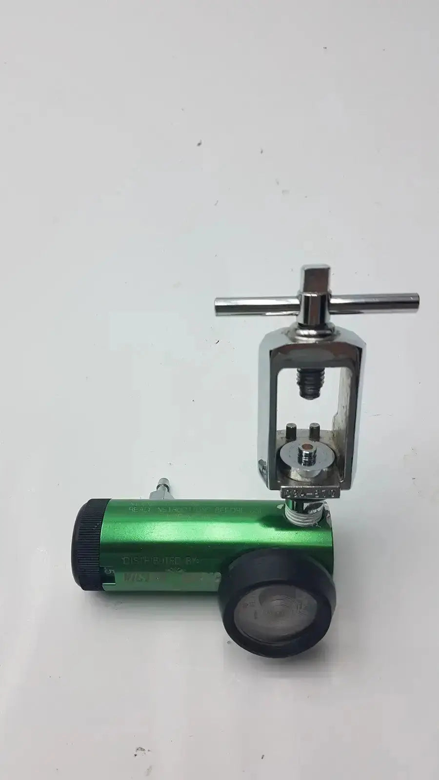Victor Medical Air Pressure Regulator CGA 870, Model FS II 8Y Medical Gas Regulator, second-hand product photo 5