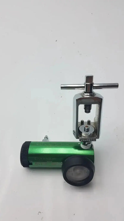 Victor Medical Air Pressure Regulator CGA 870, Model FS II 8Y Medical Gas Regulator, second-hand product photo 5