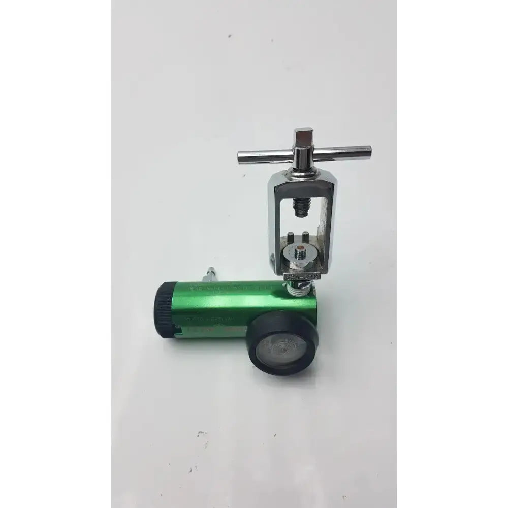 Victor Medical Air Pressure Regulator CGA 870, Model FS II 8Y Medical Gas Regulator, second-hand product photo 6