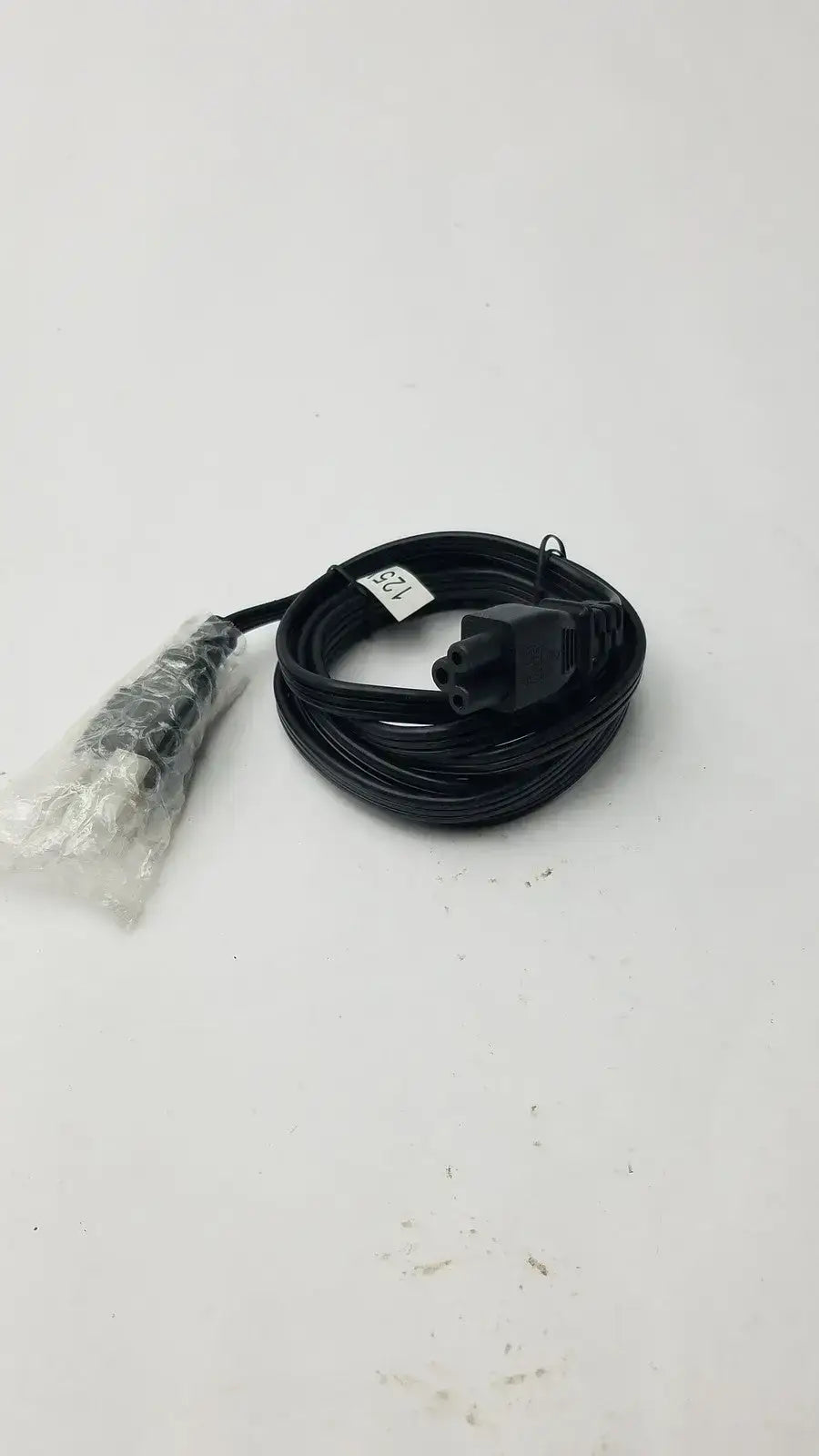 Volex Power Adpater Cord NEMA 5-15P IEC C5 25AC5 Power Adapter Cord, second-hand product photo 1