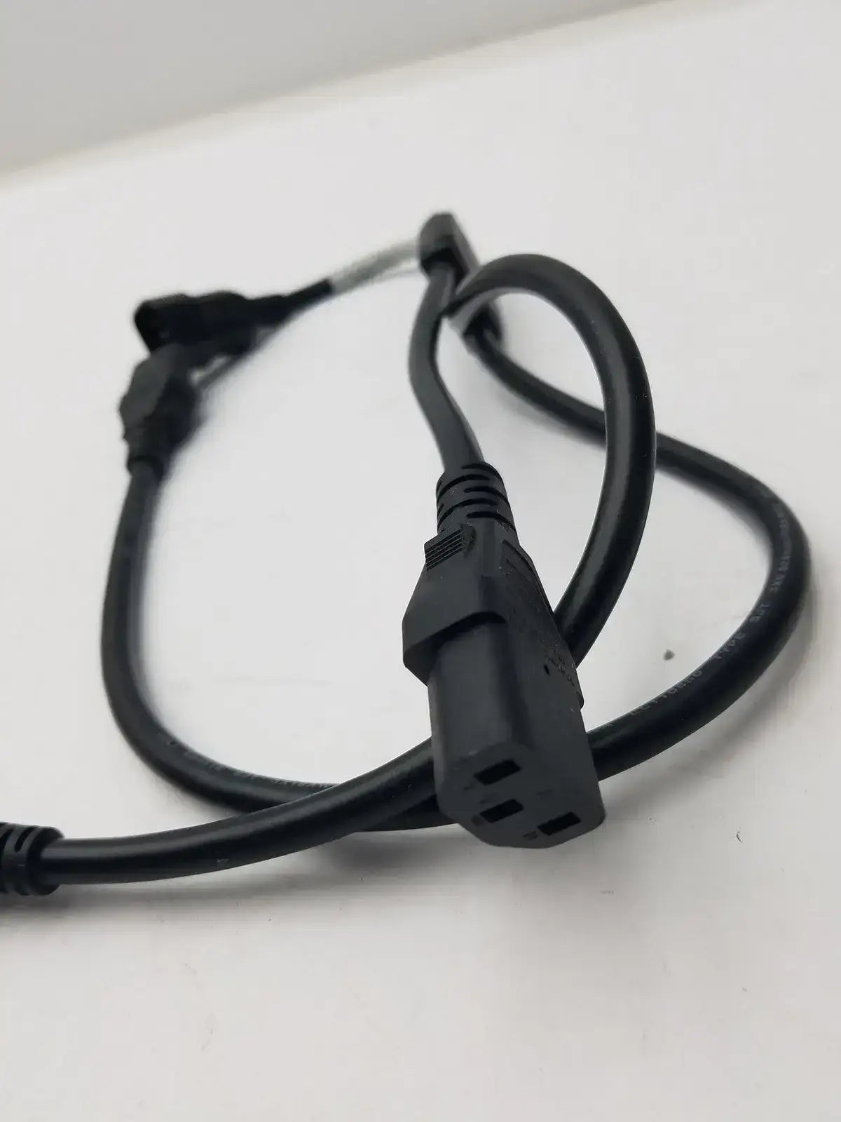 Volex V1625 10A 125V SMI 3 Pin Male to 3 - 3 Female Power Cable Power Cable, second-hand product photo 5