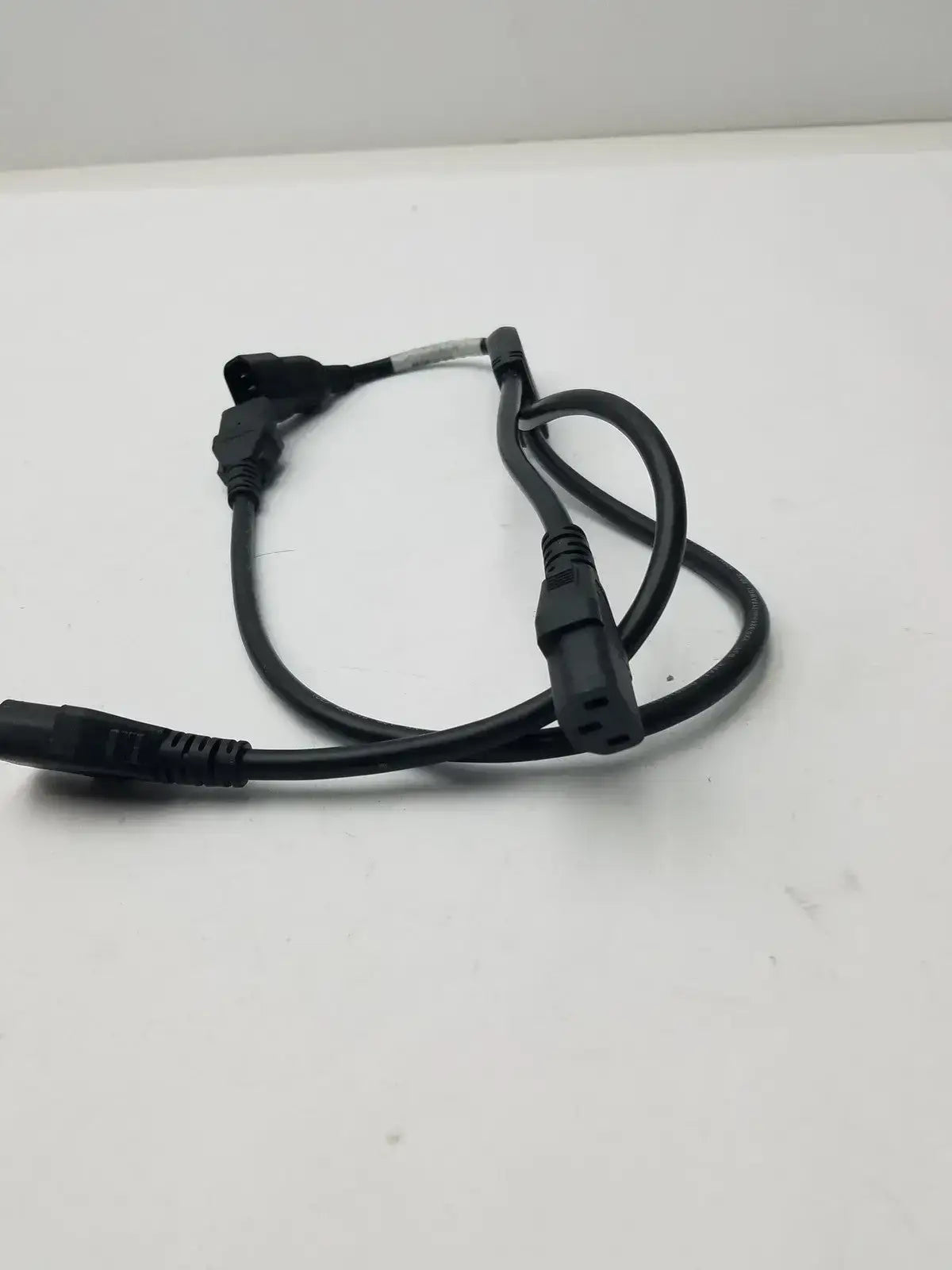 Volex V1625 10A 125V SMI 3 Pin Male to 3 - 3 Female Power Cable Power Cable, second-hand product photo 6