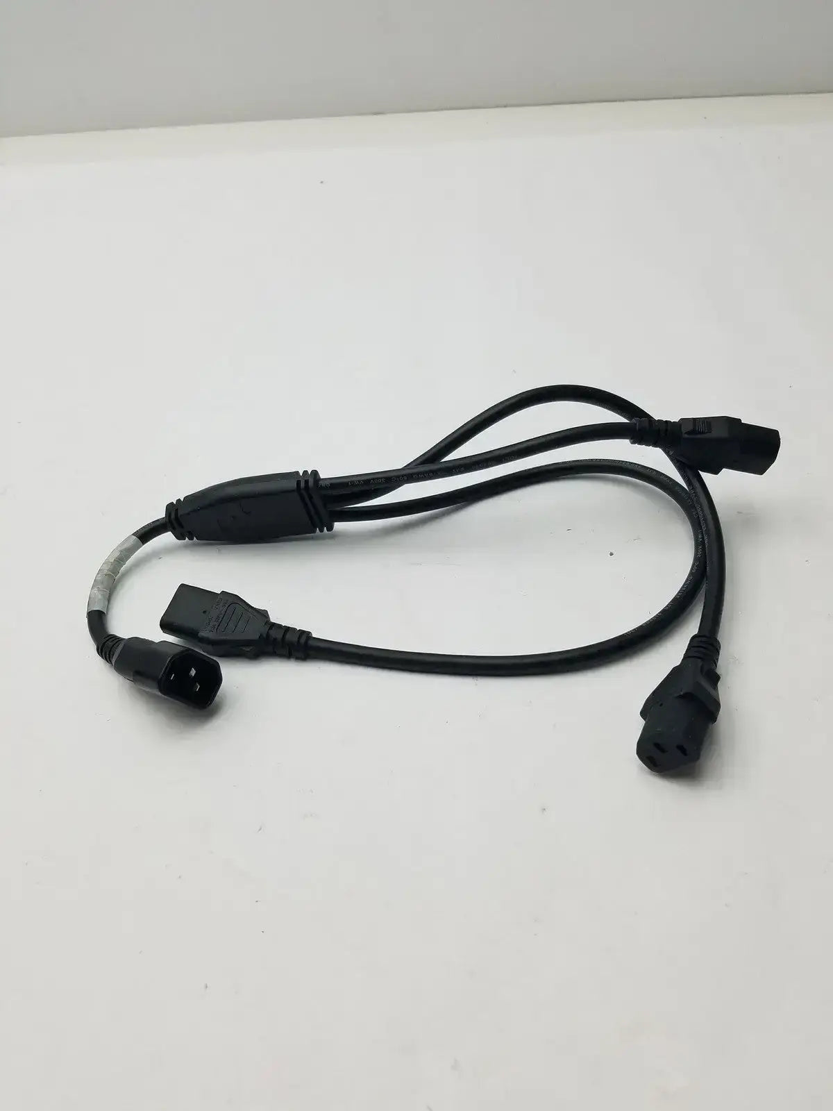 Volex V1625 10A 125V SMI 3 Pin Male to 3 - 3 Female Power Cable Power Cable, second-hand product photo 8