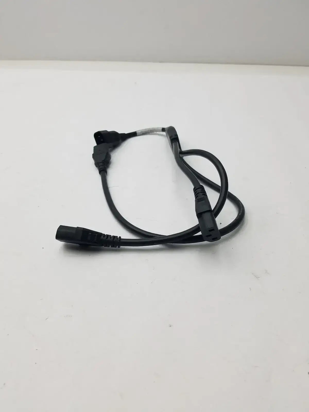 Volex V1625 10A 125V SMI 3 Pin Male to 3 - 3 Female Power Cable Power Cable, second-hand product photo 7