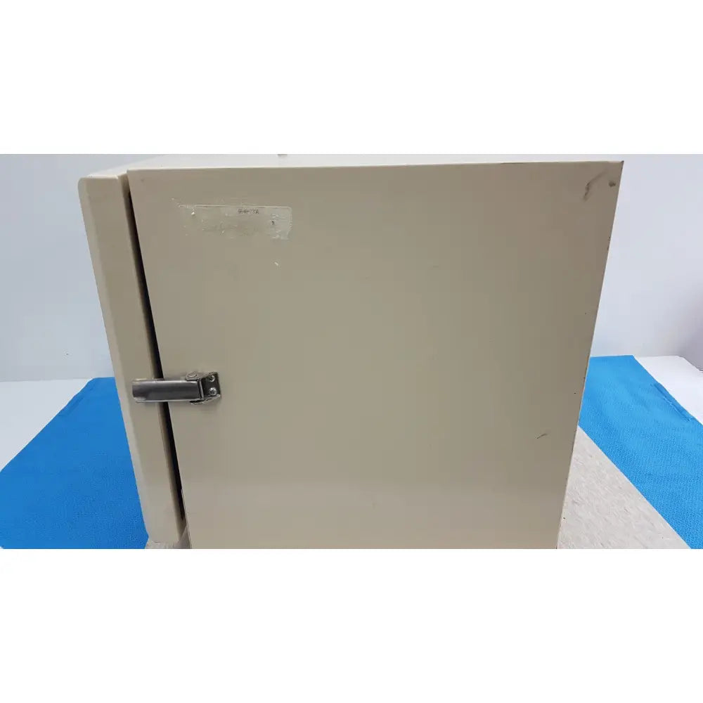 Beige metal scientific vacuum oven cabinet with silver latch for laboratory use in vwr 1410 unit