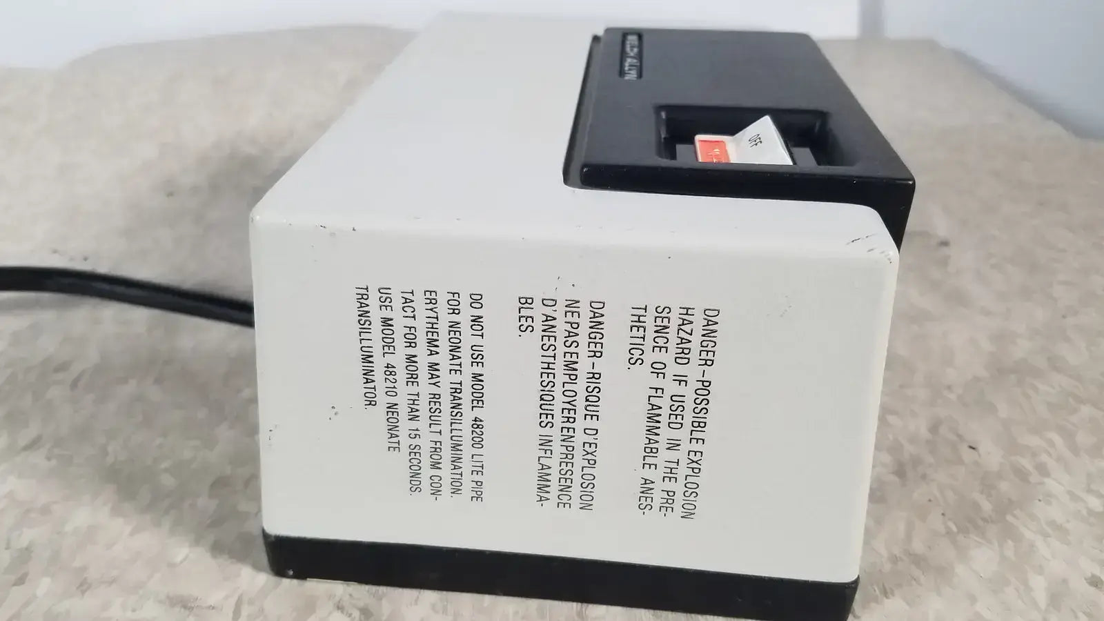 Welch Allyn 48300 Lite Box, Input .34A/120V 60HZ Light Source, second-hand product photo 5