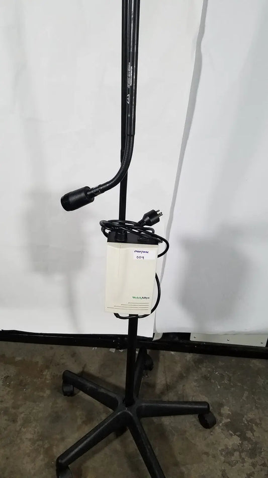 Reuse Medical Welch Allyn 48740 Fiber Optic Medical Examination Light With Rolling Stand Surgical & Examination Lights, second-hand product photo 1