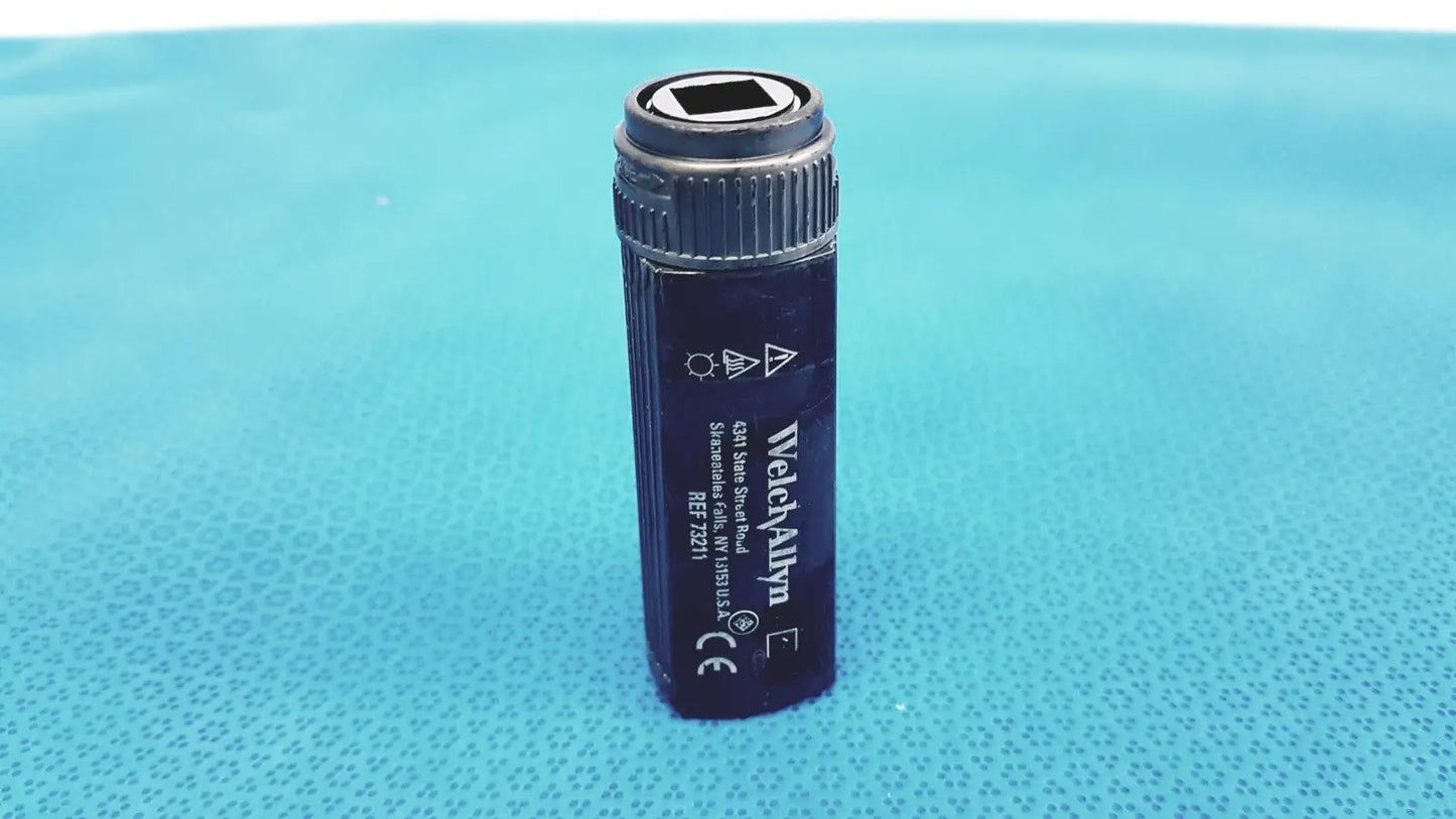 Reuse Medical Welch Allyn 73211 Rectal Light Handle – Medical Examination Illumination Surgical & Examination Lights, second-hand product photo 1