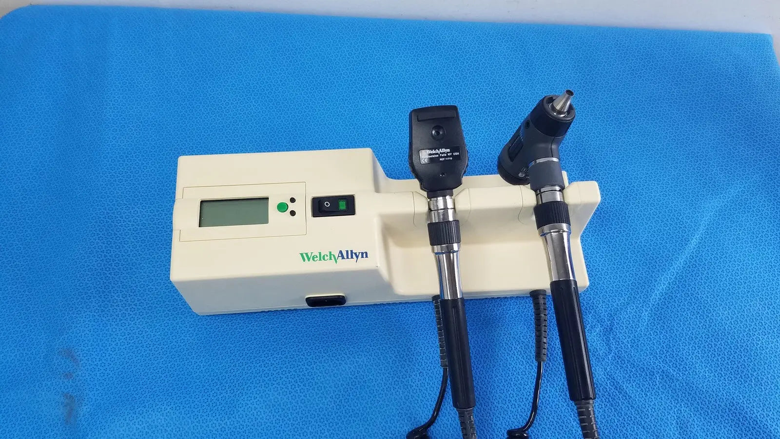 Reuse Medical Welch Allyn 767 Series Transformer with Otoscope and Ophthalmoscope Otoscopes & Ophthalmoscopes, second-hand product photo 1