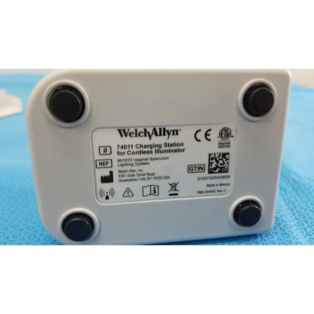 White plastic welch allyn 74011 charging station for kleenspec cordless led illumination system