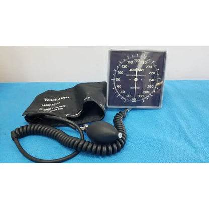 Welch Allyn AccuCare Wall Aneroid Sphygmomanometer BP Cuff Monitor Gauge Wall Aneroid Sphygmomanometer, second-hand product photo 1