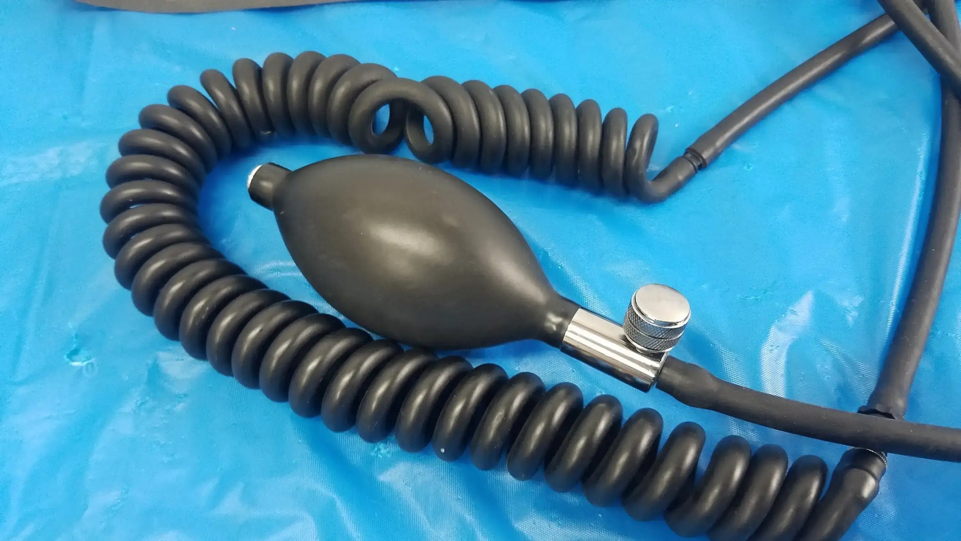 Welch Allyn Blood Pressure Cuff Adult 11 BP Inflation Bulb With Air Valve & Tube Blood Pressure Cuff with Inflation Bulb, Air Valve & Tube, second-hand product photo 5