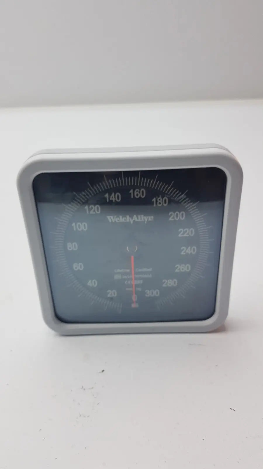 Welch Allyn Lifetime Certified Blood Pressure Monitor/Gauge Blood Pressure Monitor, second-hand product photo 2