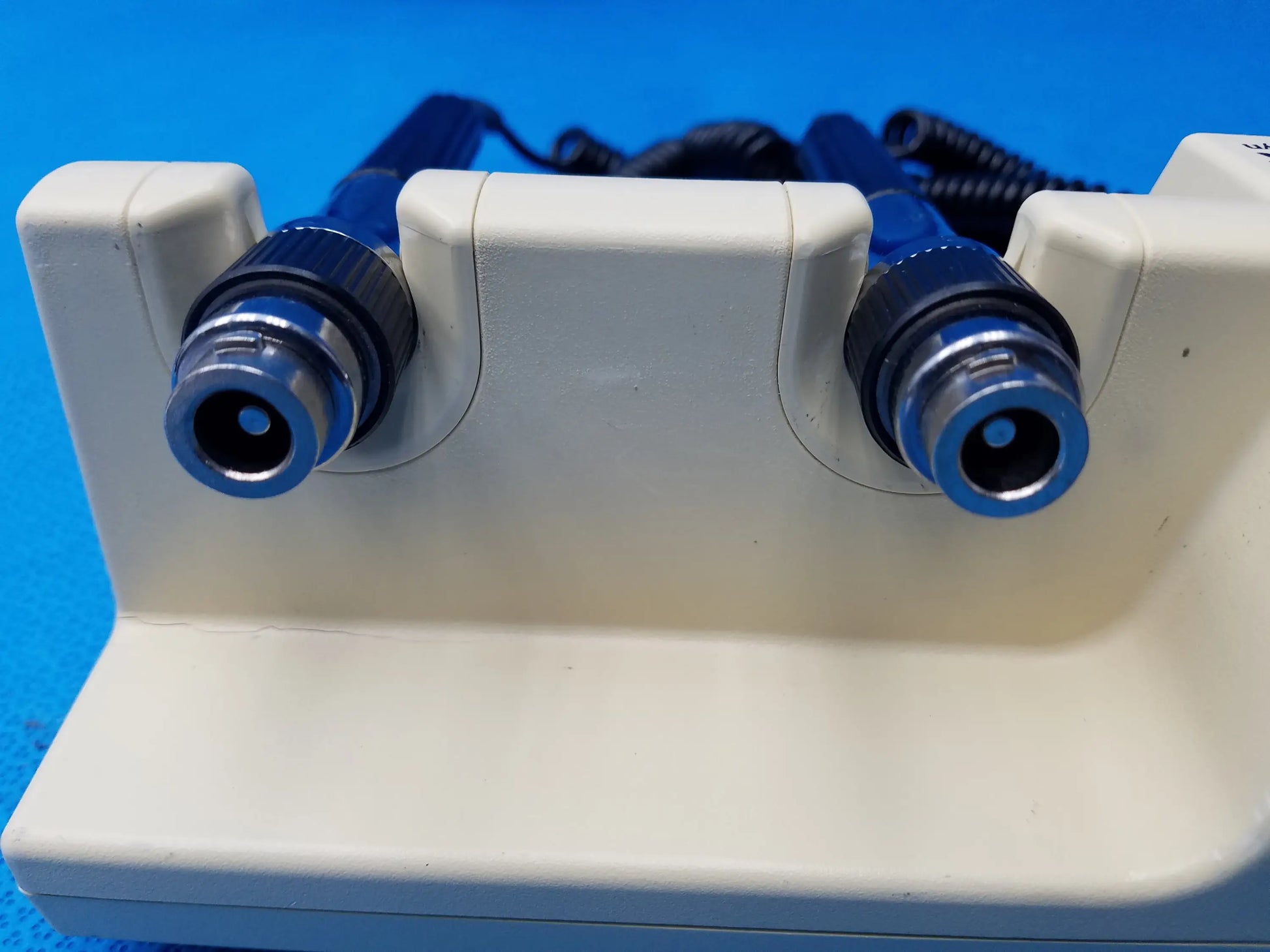 White plastic welch allyn diagnostic series transformer with two blue-tipped probes without heads for medical use
