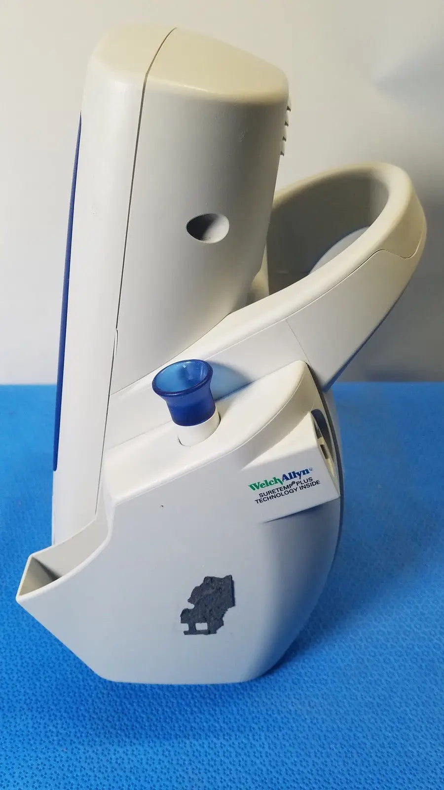White welch allyn suretemp plus technology base with blue cap and gray logo for welch allyn spot vital signs monitor