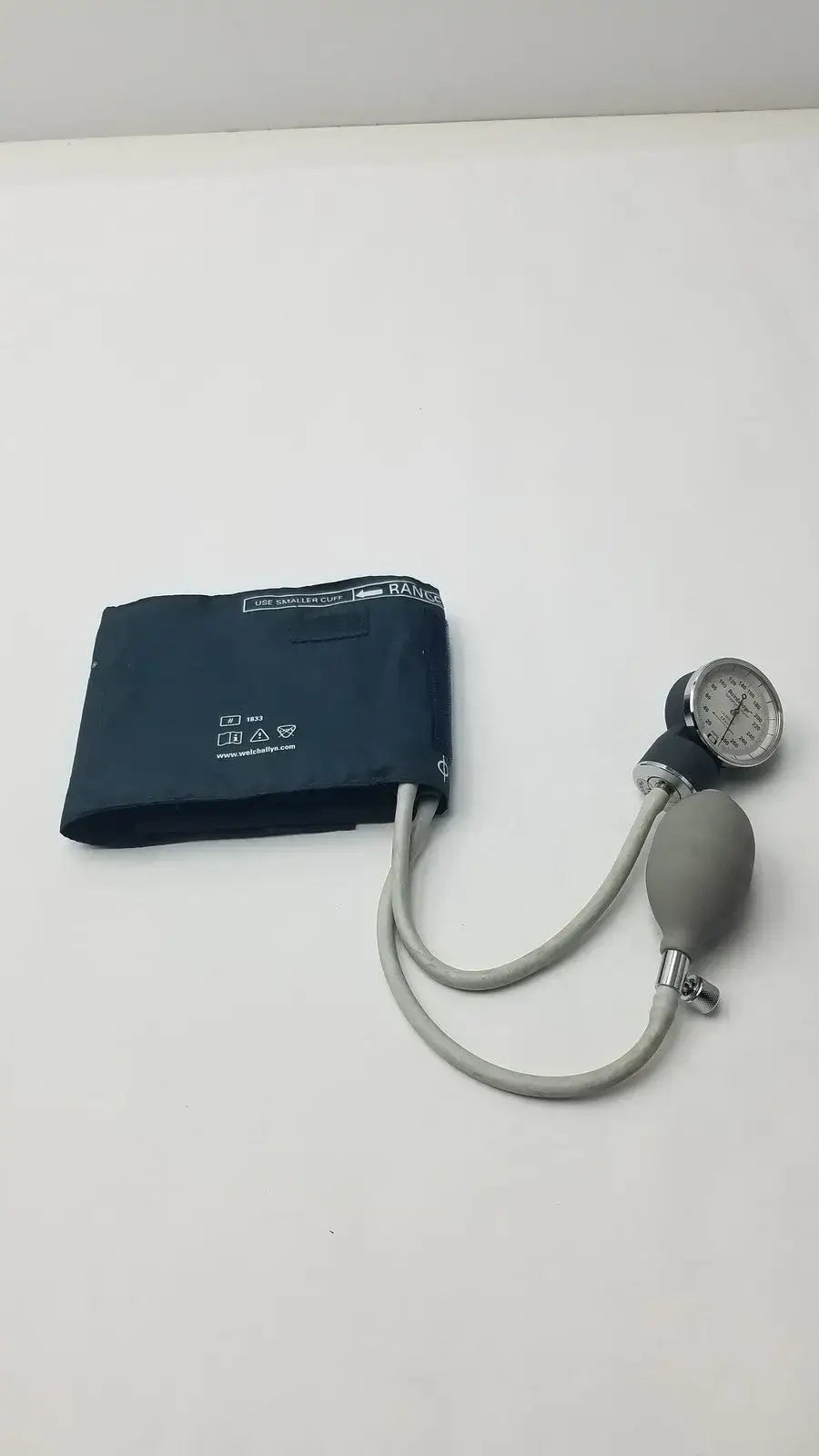 Welch Allyn Trimline Reusable Blood Pressure Cuff Adult Range 27-35 cm Blood Pressure Cuff, second-hand product photo 4