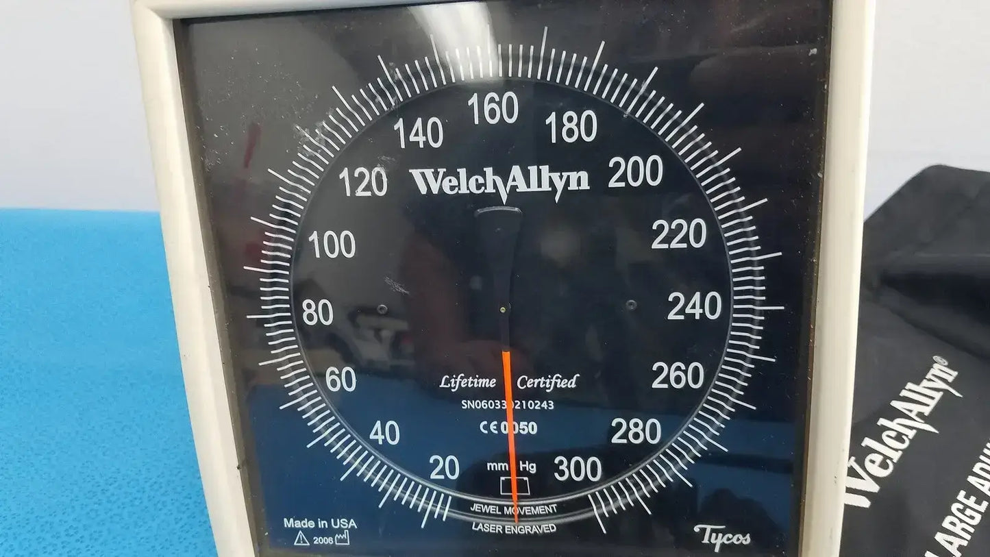 Welch Allyn Tycos Large Adult Sphygmomanometer Blood Pressure Monitor Cuff 34-52 Blood Pressure Cuff, second-hand product photo 3