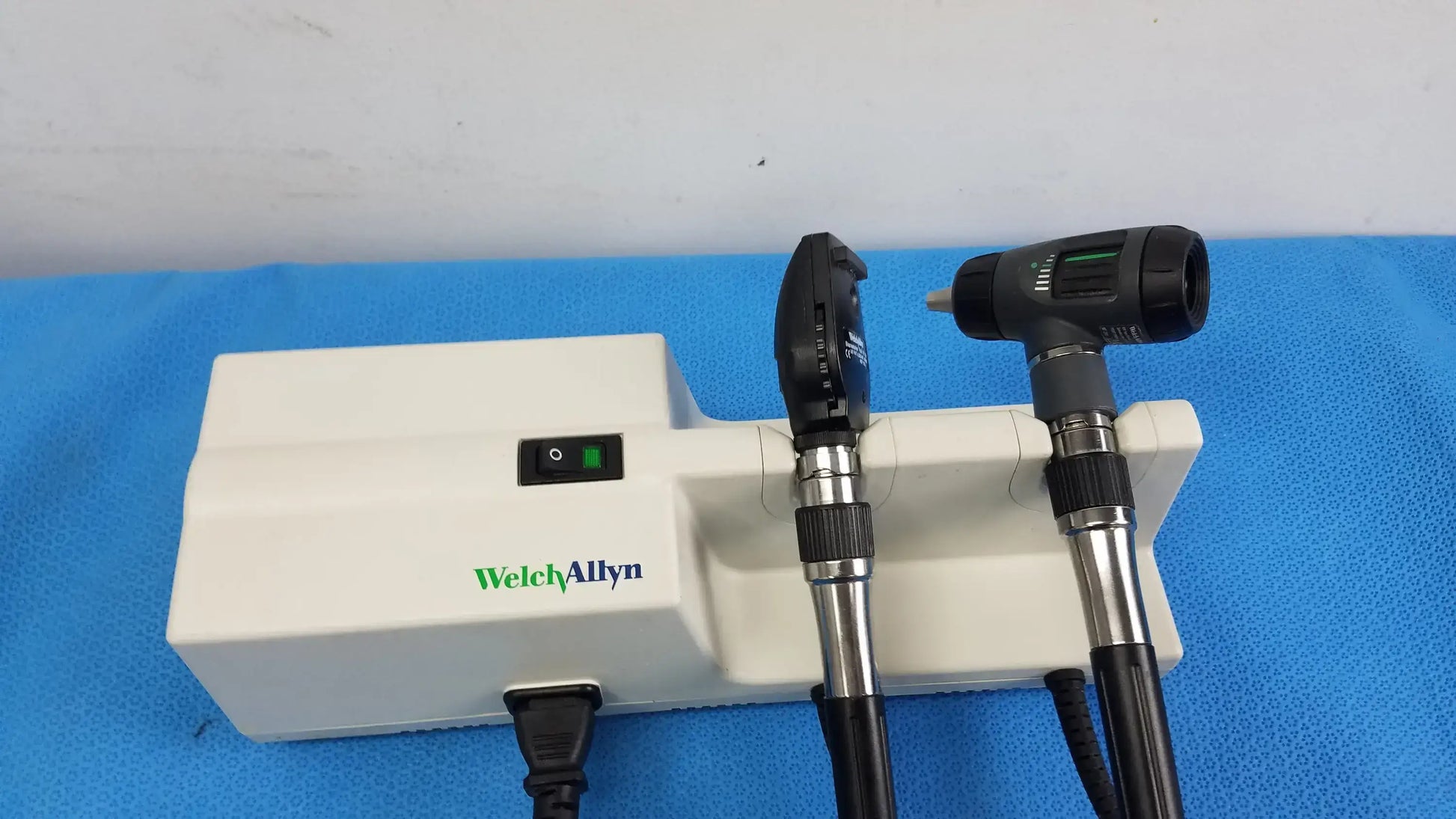 Welch Allyn Wall Transformer With 11720 Otoscope & Ophthalmoscope Heads Wall Transformer, second-hand product photo 1