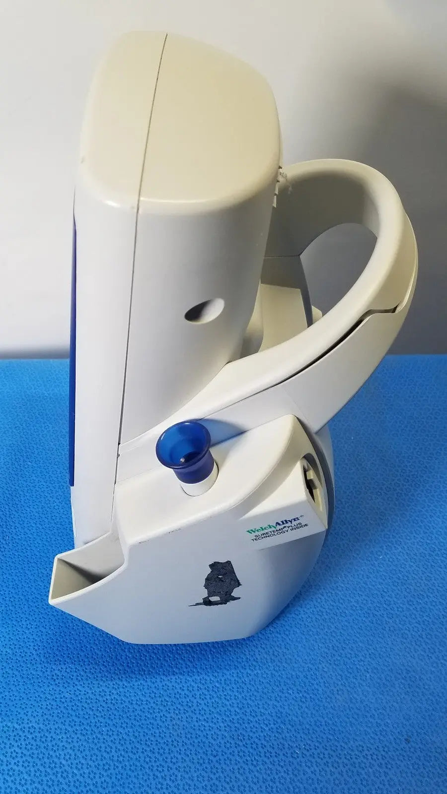 White plastic welch mismo set medical device with blue knob and black logo for set allyn spot vital signs monitoring