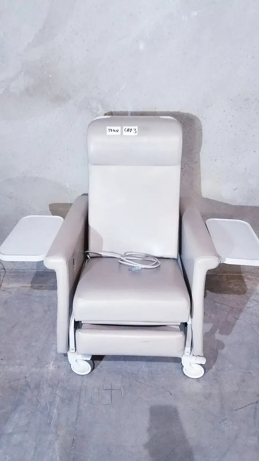 Winco 694 Care Recliner Dialysis chair +Back Massager Vibrate with Side Trays Dialysis Chair, second-hand product photo 1