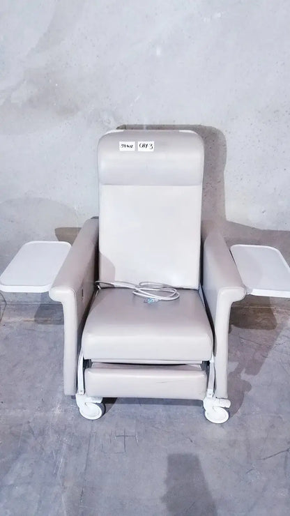 Winco 694 Care Recliner Dialysis chair +Back Massager Vibrate with Side Trays Dialysis Chair, second-hand product photo 1
