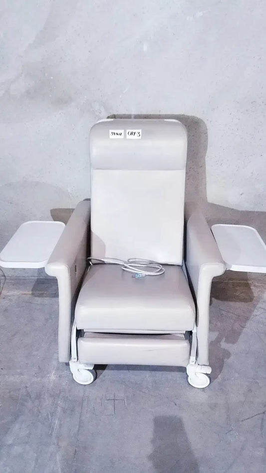 Winco 694 Care Recliner Dialysis chair +Back Massager Vibrate with Side Trays Dialysis Chair, second-hand product photo 1