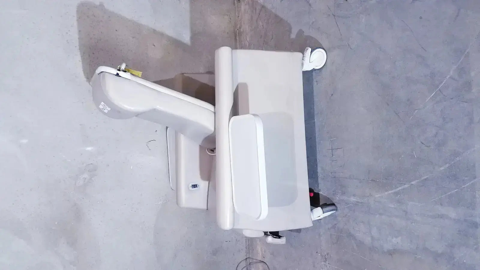 Winco 694 Care Recliner Dialysis chair +Back Massager Vibrate with Side Trays Dialysis Chair, second-hand product photo 3