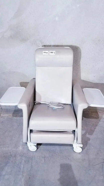 Winco 694 Care Recliner Dialysis chair +Back Massager Vibrate with Side Trays Dialysis Chair, second-hand product photo 1