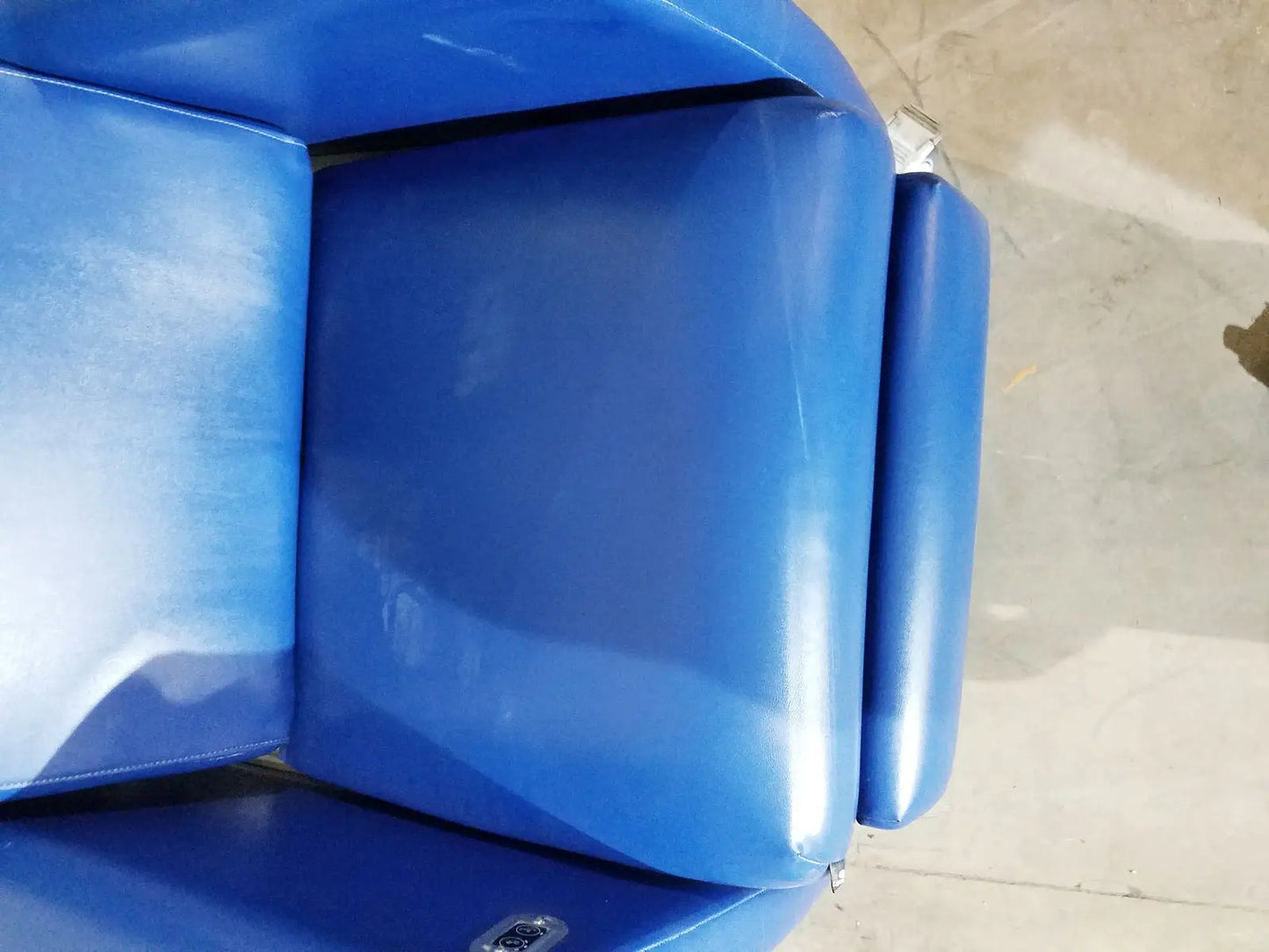 Winco 694 Care Recliner Dialysis chair +Back Massager Vibrate with Side Trays Dialysis Chair, second-hand product photo 8