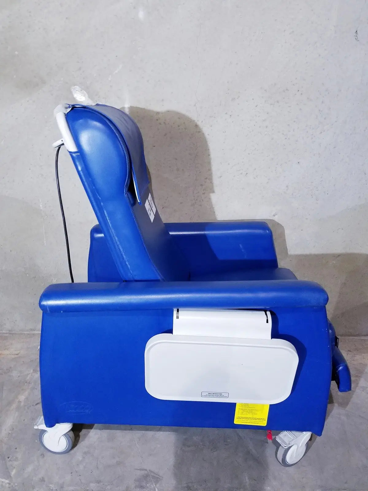 Winco 694 Care Recliner Dialysis chair +Back Massager Vibrate with Side Trays Dialysis Chair, second-hand product photo 17