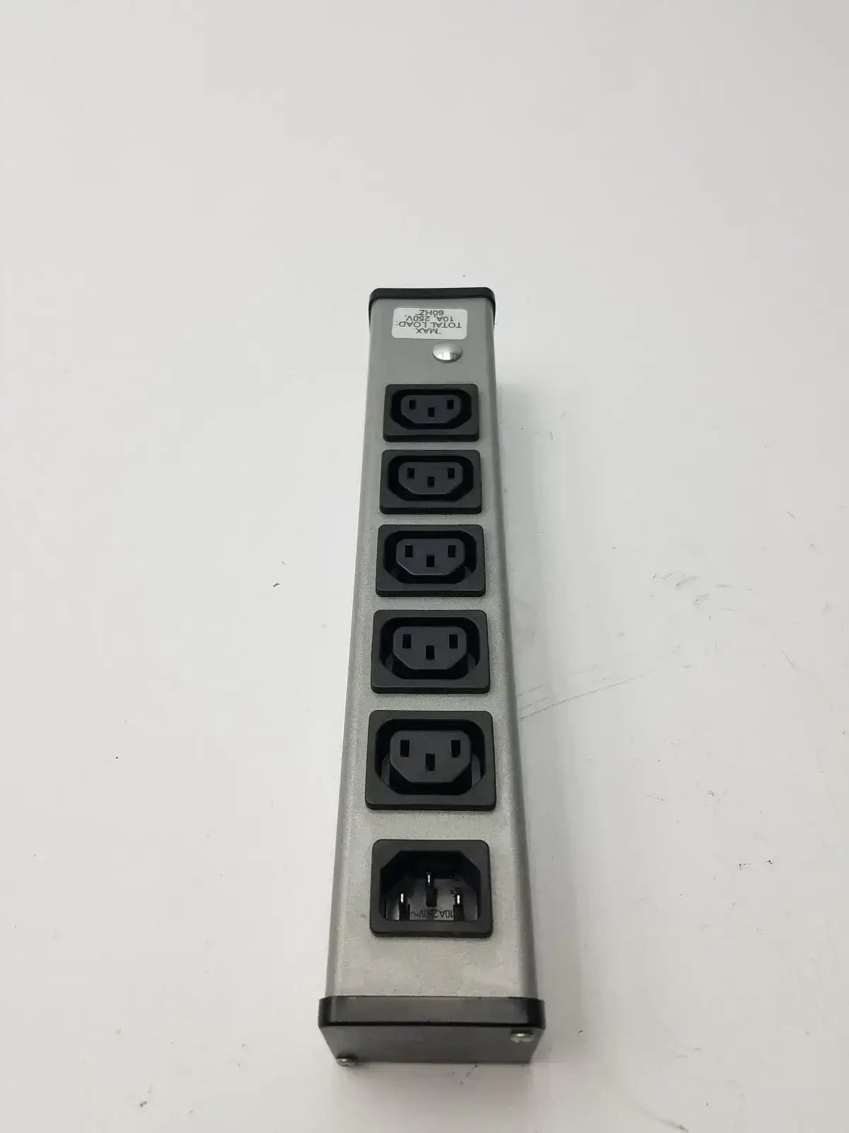 Wiremold Plug In Outlet Center IEC5 50/60 Hz 10A 250V Power Distribution Unit, second-hand product photo 6
