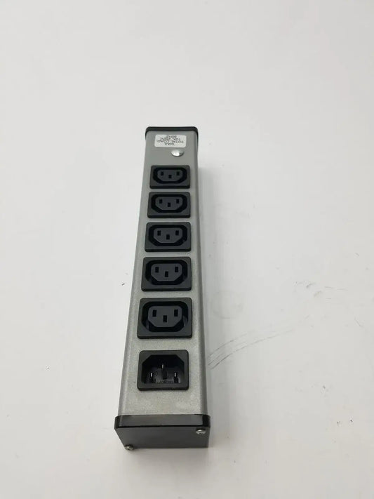 Wiremold Plug In Outlet Center IEC5 50/60 Hz 10A 250V Power Distribution Unit, second-hand product photo 1
