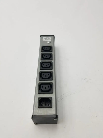 Wiremold Plug In Outlet Center IEC5 50/60 Hz 10A 250V Power Distribution Unit, second-hand product photo 1