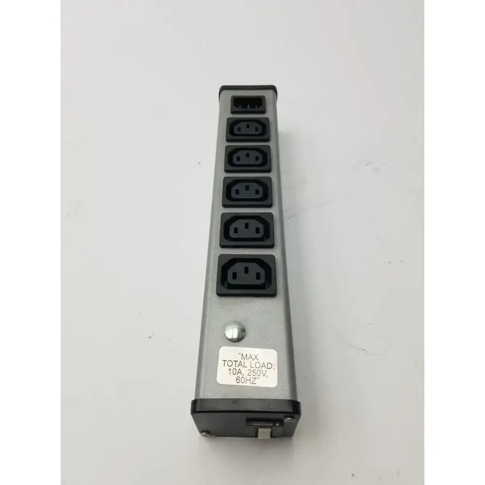 Wiremold Plug In Outlet Center IEC5 50/60 Hz 10A 250V Power Distribution Unit, second-hand product photo 3