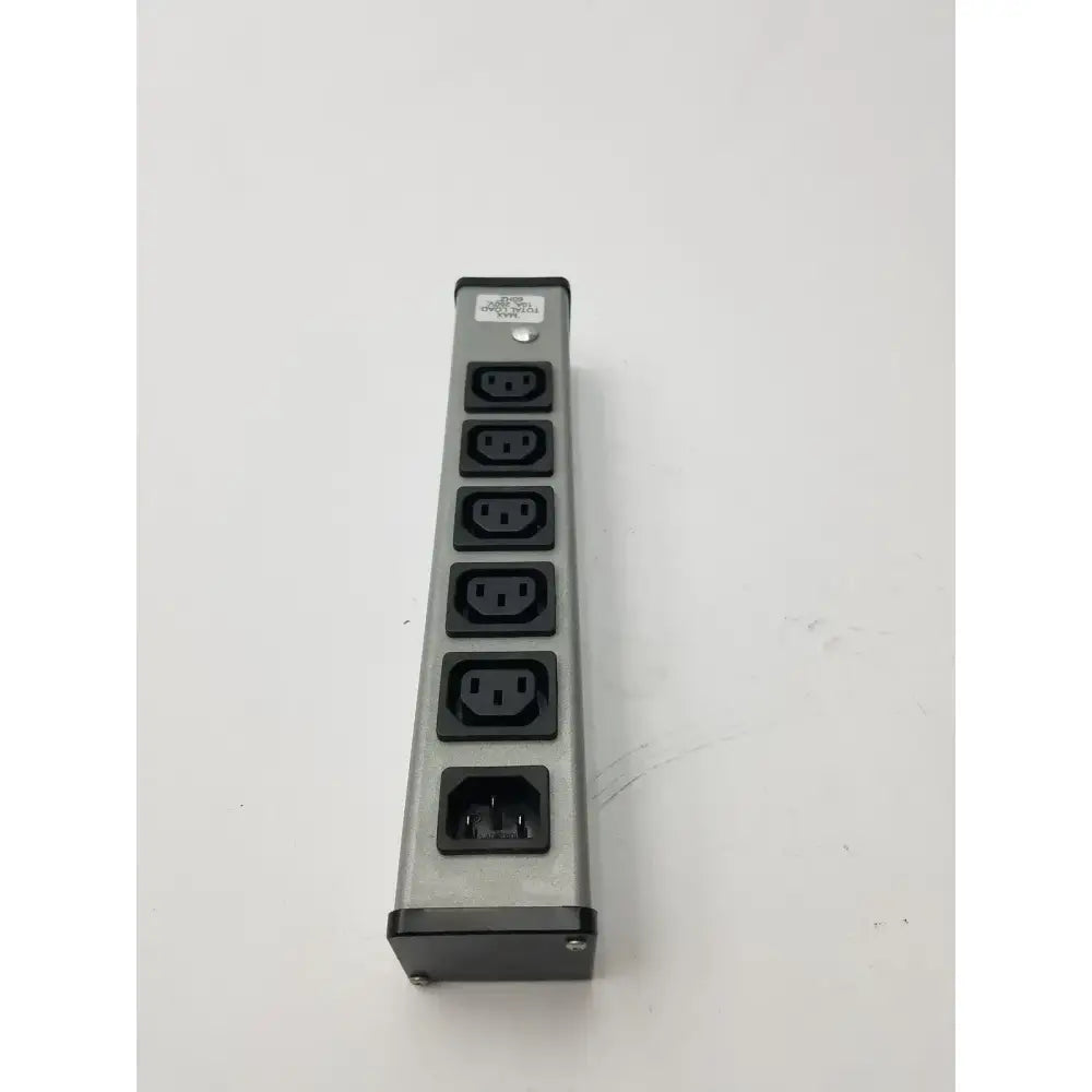 Wiremold Plug In Outlet Center IEC5 50/60 Hz 10A 250V Power Distribution Unit, second-hand product photo 1