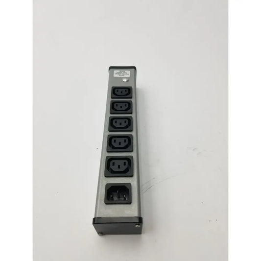 Wiremold Plug In Outlet Center IEC5 50/60 Hz 10A 250V Power Distribution Unit, second-hand product photo 1