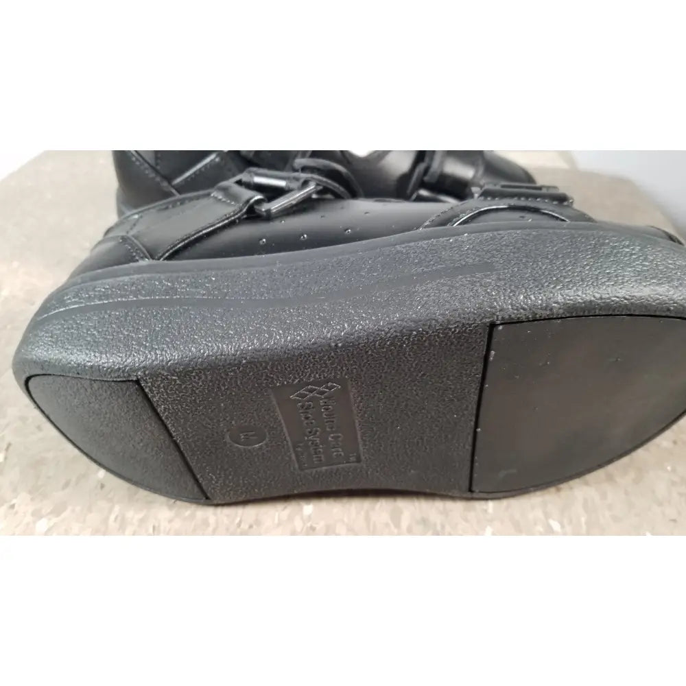 Black wound care shoe wcs2b with adjustable strap closures and textured rubber sole for medium size feet