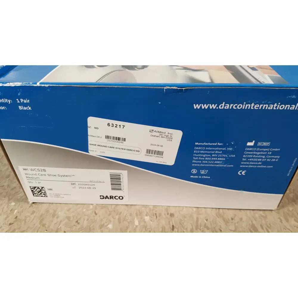 Blue and white cardboard box for darco wound care shoe open-toe system ref wcs2b medium model wcs2b