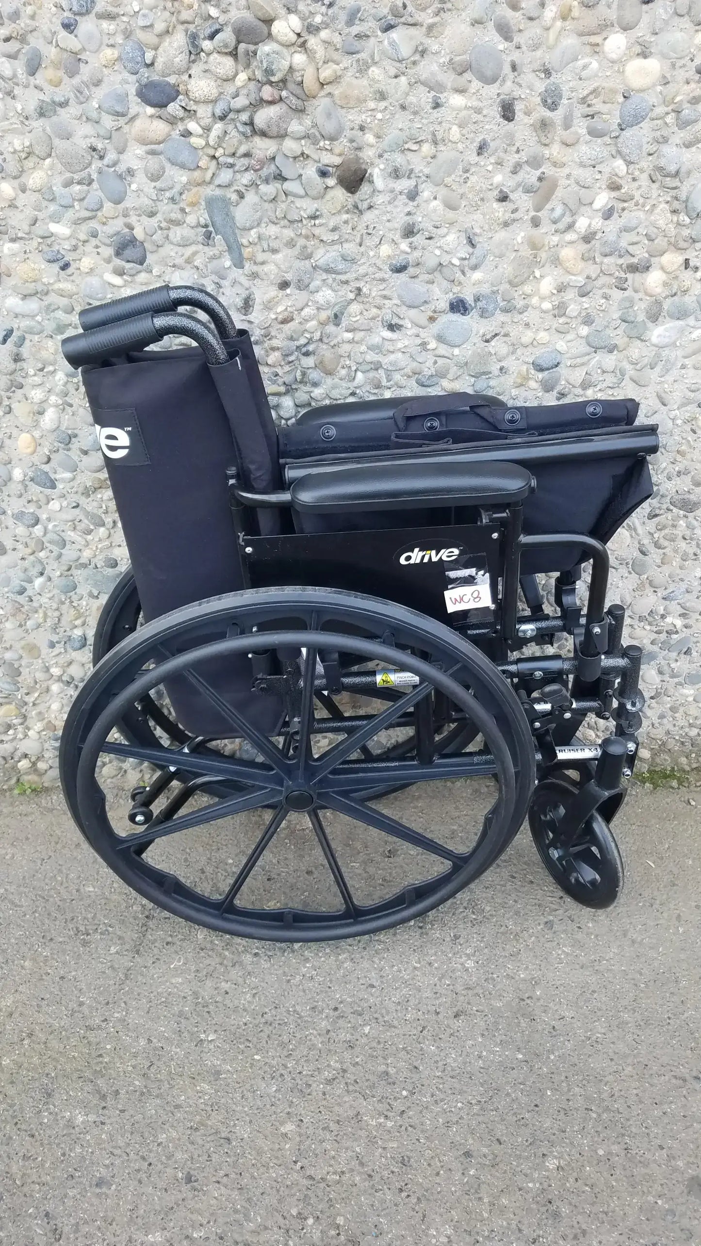 Reuse Medical Equipment X4 Transport Wheelchair by Drive Medical – Foldable & Lightweight Wheelchair, second-hand product photo 1