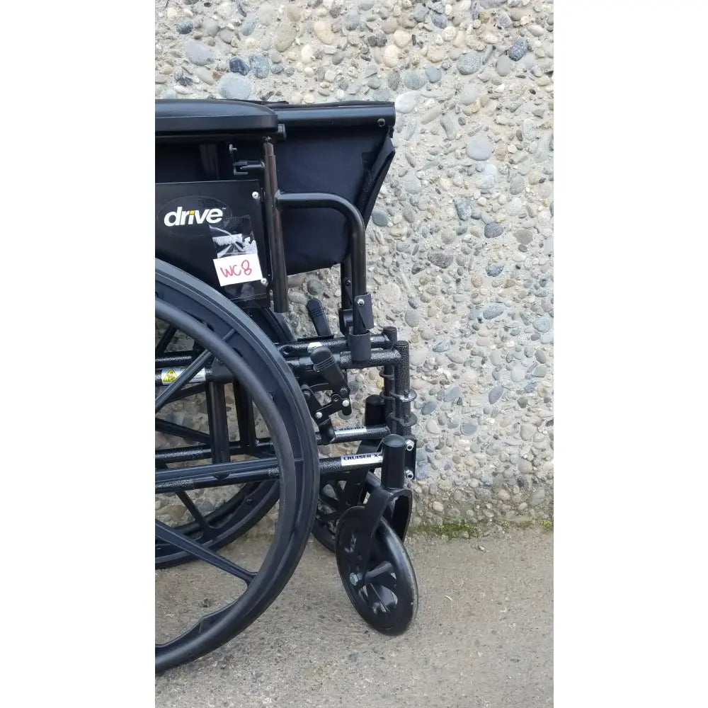 Reuse Medical Equipment X4 Transport Wheelchair by Drive Medical – Foldable & Lightweight Wheelchair, second-hand product photo 4