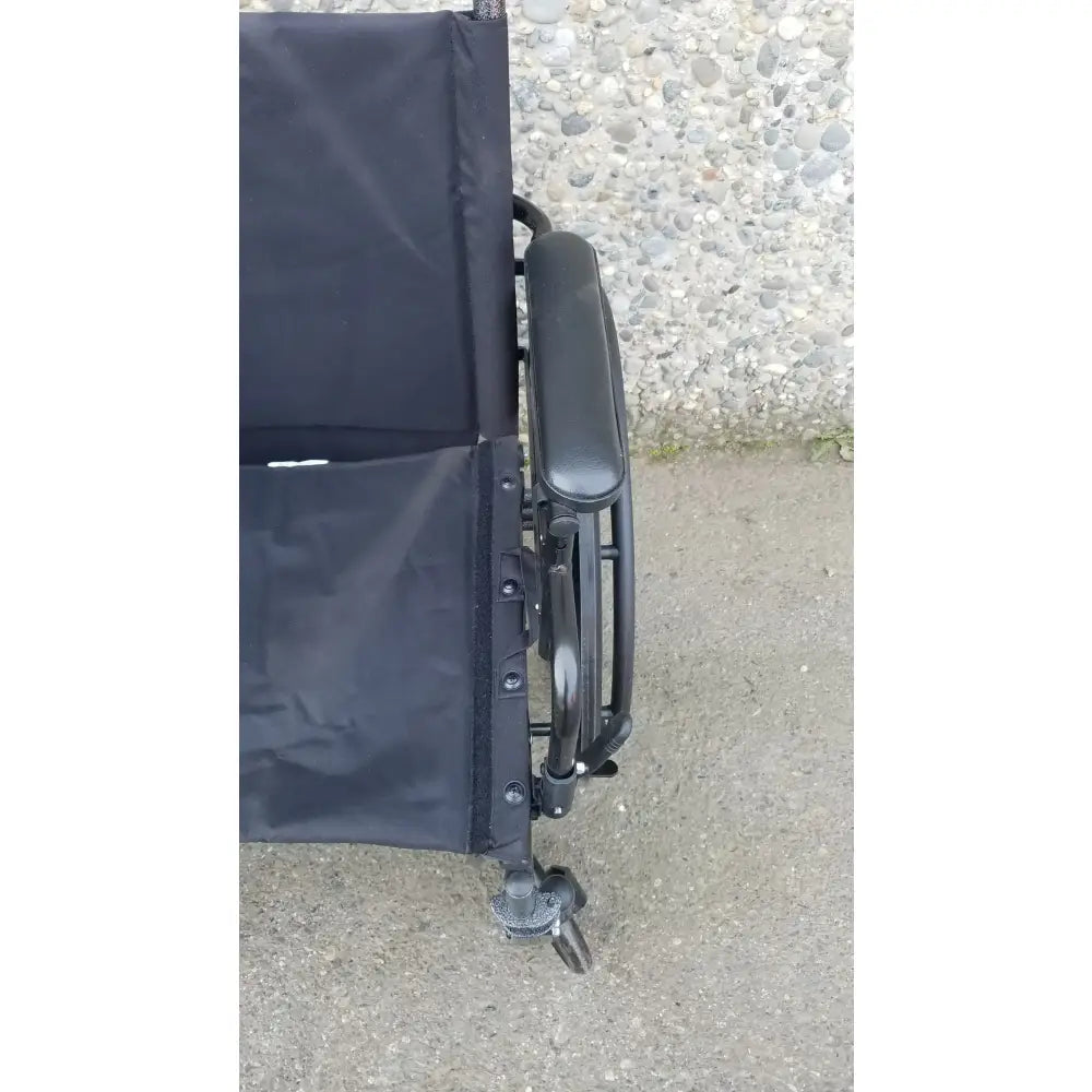 Reuse Medical Equipment X4 Transport Wheelchair by Drive Medical – Foldable & Lightweight Wheelchair, second-hand product photo 9
